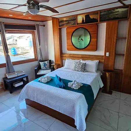 Casa Ocean Pier Bed & Breakfast Puerto Ayora  Exterior photo